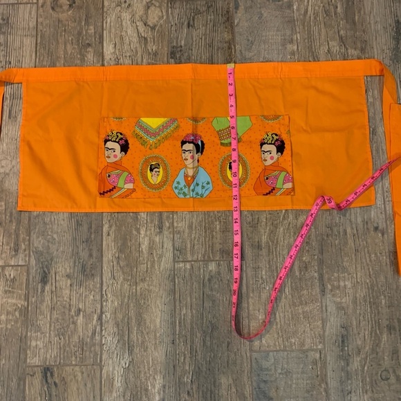 Adult orange Frida Kahlo waist apron with adjustable tie - Picture 4 of 4